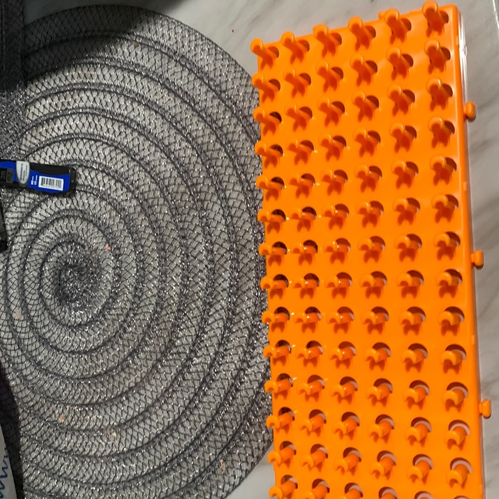 I’m selling a bracelet for loom for starts